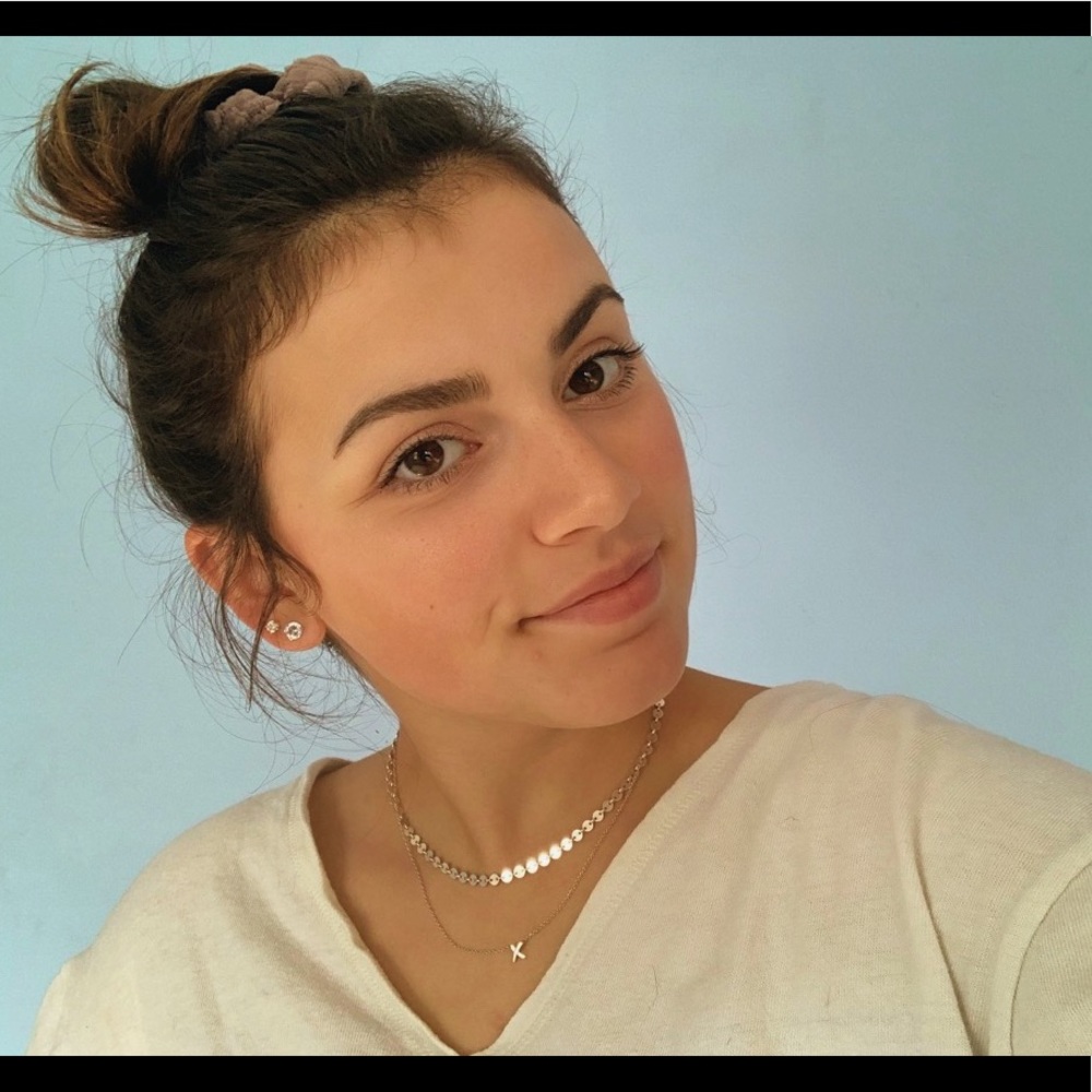 Meet your Posher, Cassandra